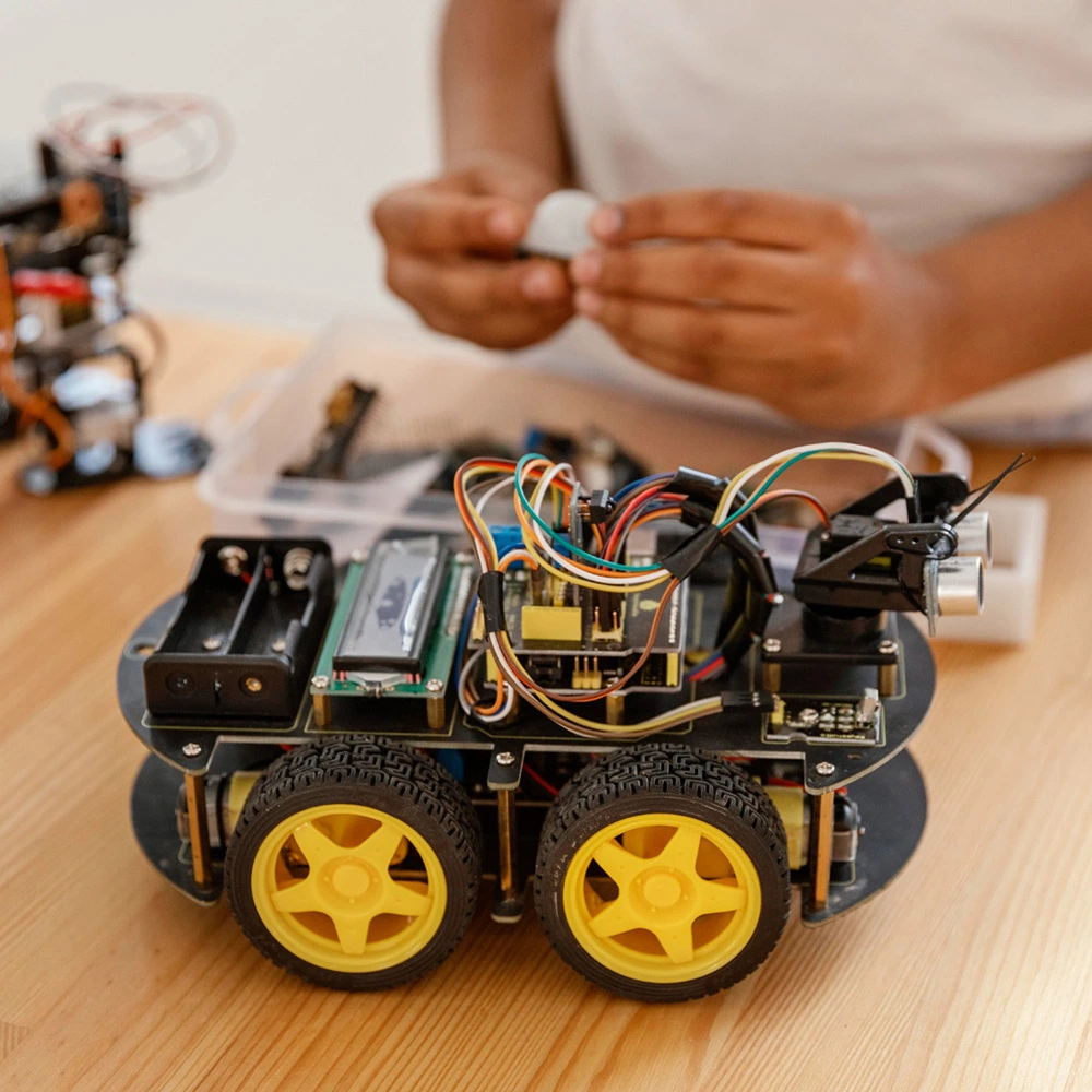 Project Based Learning in Robotics and AI Lab for Schools